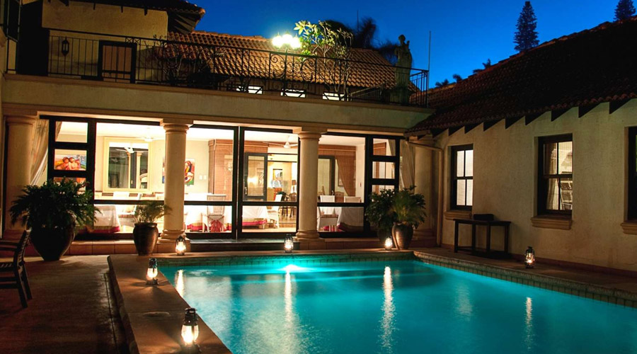 Hotel Izulu Pool Area