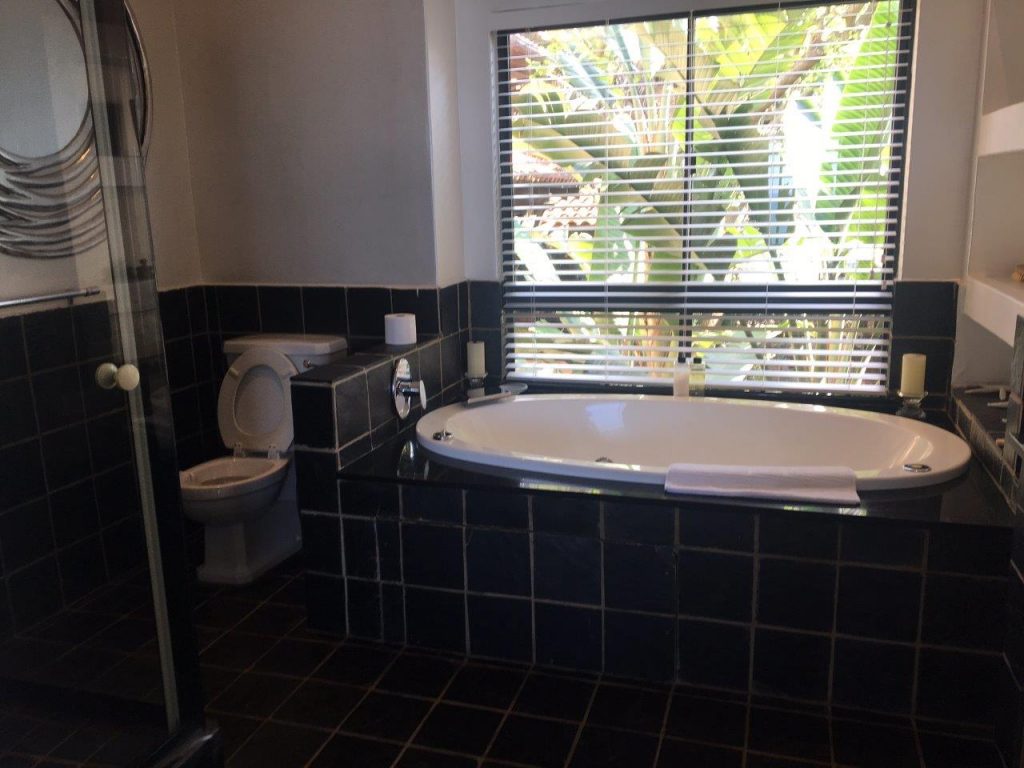 8 Quarme Lodge bathroom