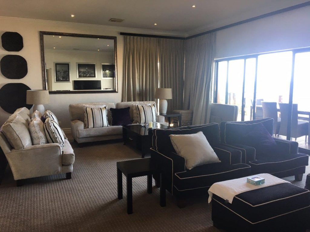8 Quarme Lodge lounge